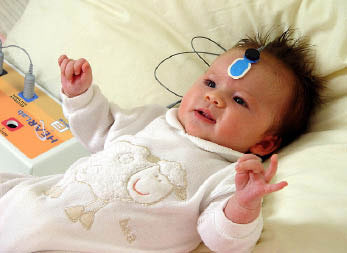 تست کورتیکال شنوایی نوزادان توسط دستگاه HearLab